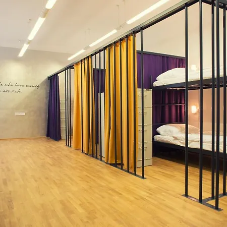 Tresor Hostel *