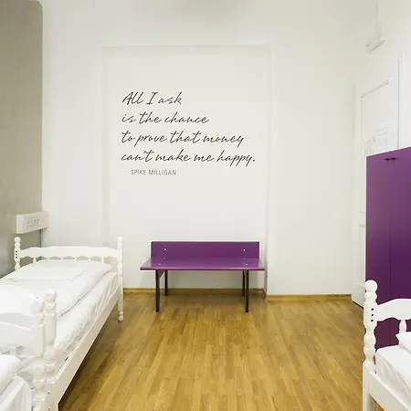 Tresor Hostel *