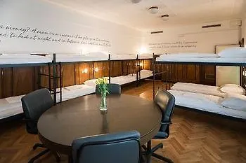 Auberge de jeunesse Tresor *